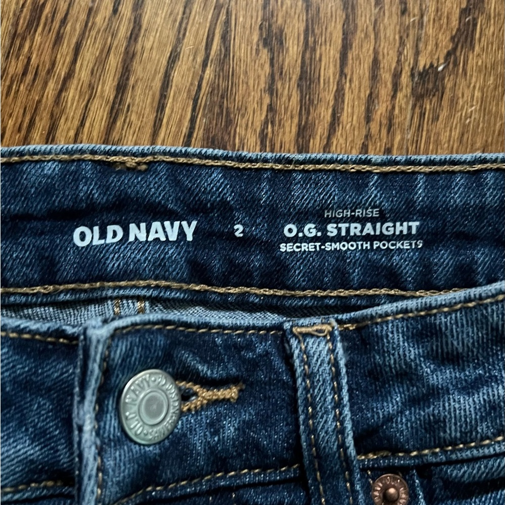 Old navy shorts - Picture 2 of 2